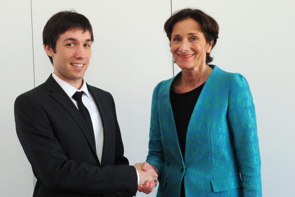 Raphael Morscher und Bildungslandesrätin Bernadette Mennel. VLK