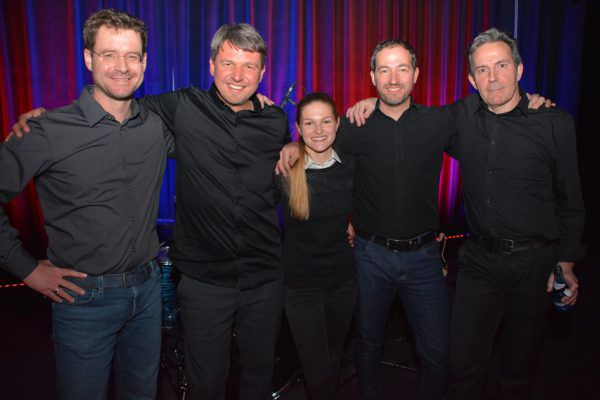 Spielpause: Christian Hilbe, Kurt und Lena Fischer, Wolfgang Hämmer und Pit Martinelli (v.l.).Fritz-Pinggera (6)