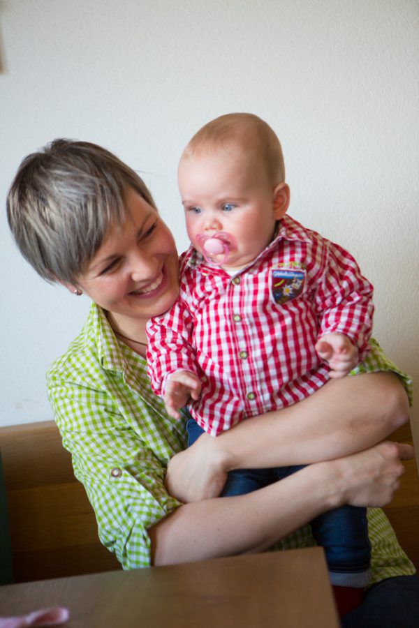 Theresa Geiger und ihre sieben Monate alte Tochter Klara.