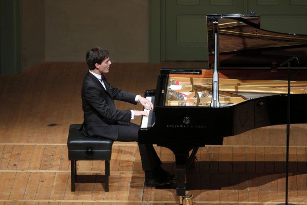 Aufwühlende Interpretationen von Ian Bostridge mit Lars Vogt am Klavier (l.). Der Dornbirner Pianist Aaron Pilsan interpretierte Schubert mit starken Kontrasten. Schubertiade