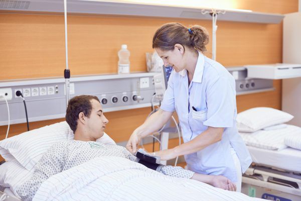 Bei Langzeitpflege kommen Herausforderungen hinzu wie Nähe zum Patienten. Stadt Dornbirn