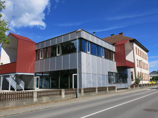 Der Zubau der Volksschule Heindorf wurde 2016 errichtet. Nun folgt der Umbau des alten Gebäudes.Marktgemeinde Lustenau