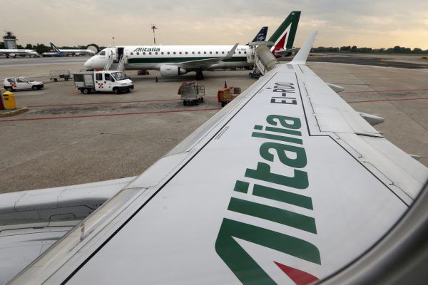Derzeit macht die Alitalia eine Million Euro Verlust am Tag. Die Airline braucht einen Kredit zur Überbrückung. AP