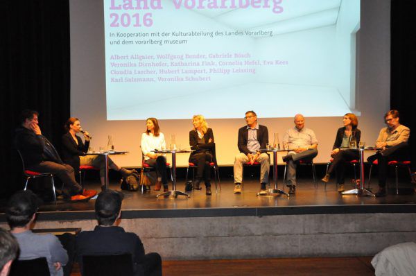 Die Diskussionsrunde in der Remise. Wolfgang Ölz