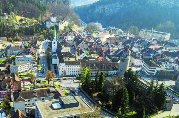 Die Feldkircher Stadtverantwortlichen haben am Dienstag den Rechnungsabschluss für das Jahr 2016 präsentiert.Drohnenfoto/Hartinger