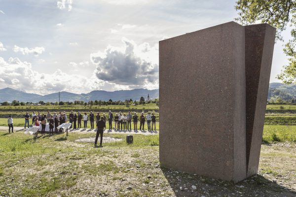 Die Granit-Skulptur ist eine Schenkung von Michael Hilti. Lukas Hämmerle
