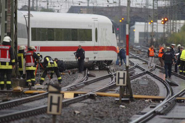Die letzten Wagen waren aus den Gleisen gesprungen. Reuters