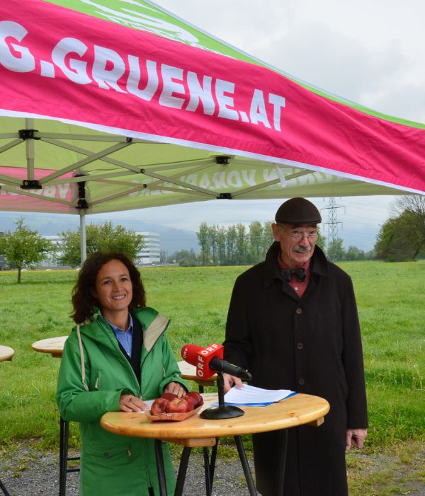 Eva Hammerer und Otto Galehr von den Harder bzw. Lauteracher Grünen bei der gestrigen Pressekonferenz. Grüne