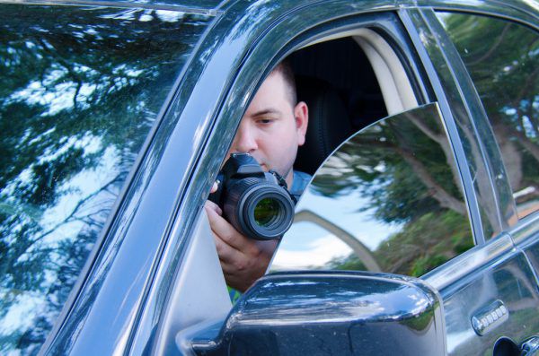 Geduld haben und warten können – das muss ein Detektiv. Symbolfoto/Shutterstock (2)