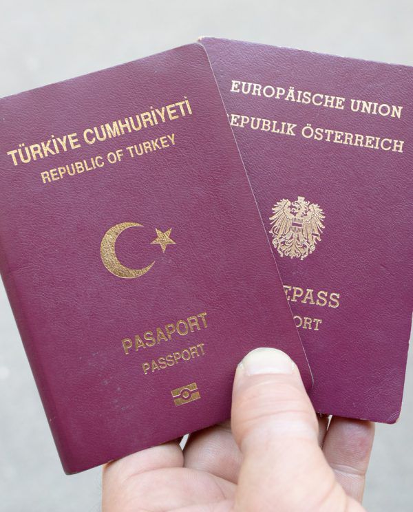 Dass ihr Ehemann die türkische Staatsbürgerschaft wieder annahm, hätte einer Frau den Aufenthalt kosten können. Hochmuth