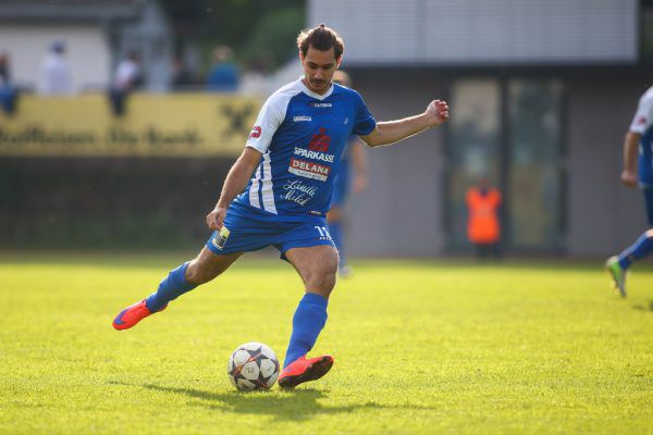 Im heimischen Waldstadion wollen David Sarc (Foto) und Co. den Lauf des FC Schwarzach stoppen. Philipp Steurer