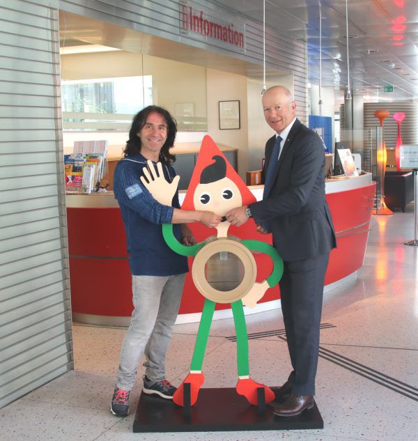 Joe Fritsche (Stunde des Herzens) und Sparkassen-Direktor Christian Ertl. Sparkasse Bludenz