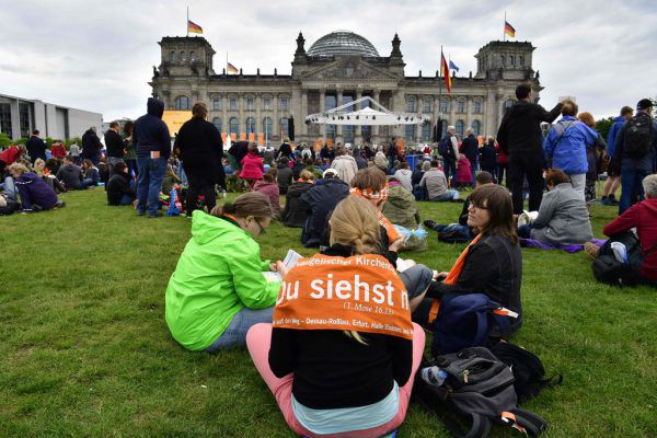 Jugendliche beim Kirchentag in Berlin. AFP / John MACDOUGALL