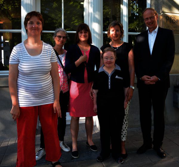 Michaela, Felicia und Anselm Hartmann mit Gabriele Nußbaumer (hinten) sowie Claudia und Elisabeth. Marion Hofer (5)