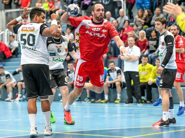 Petr Hrachovec (l.) weiß, was seine Mannschaft zu leisten im Stande ist. Domgoj Surac (r.) ist nur schwer zu stoppen.Gepa/Lerch (2)