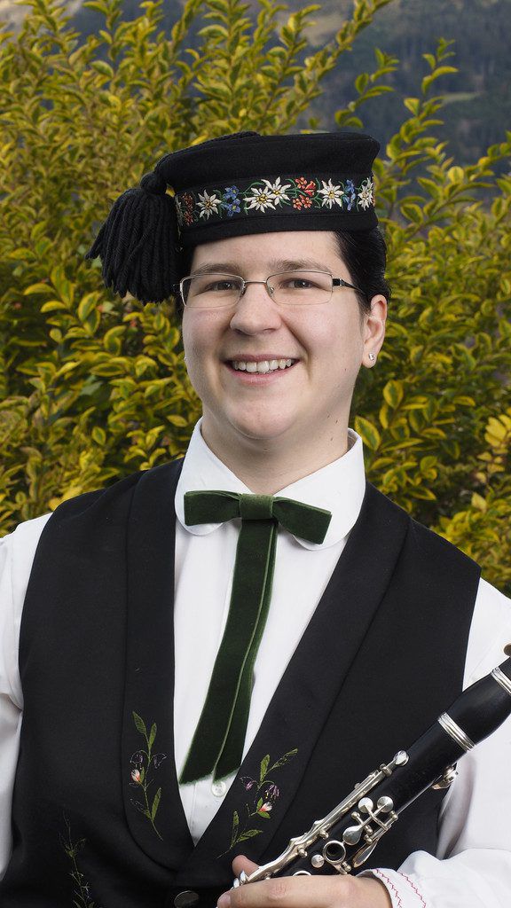 Sandra Tiefenthaler ist seit 17 Jahren beim Verein und spielt Klarinette. MV Fraßenecho Raggal