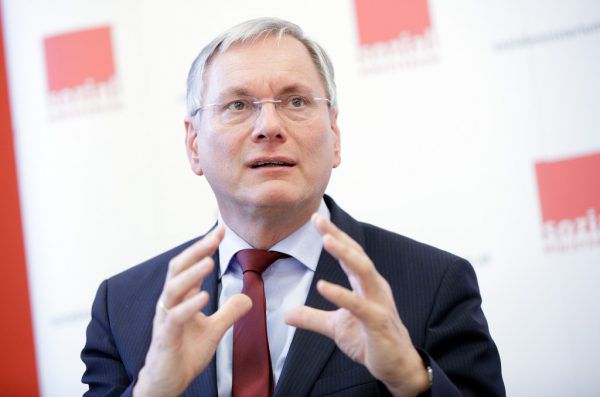 Sozialminister Alois Stöger verwies auf die „Aktion 20.000“ für Langzeitarbeitslose. APA
