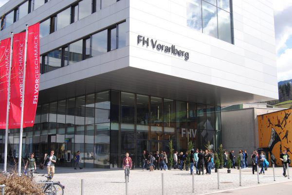 Land und Fachhochschule freuen sich über einen positiven Start ins Wintersemester. Hartinger