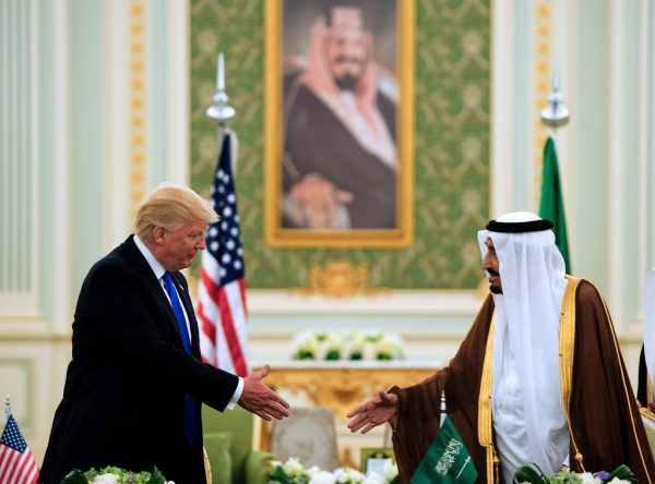 US- Präsident Donald Trump und Saudi-Arabiens König Salman bin Abdulaziz al-Saud besiegelten den Mega-Deal während des Staatsbesuchs. AFP PHOTO / SAUDI ROYAL PALACE / BANDAR AL-JALOUD
