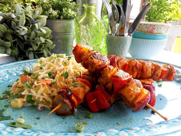 Coleslaw und Hühnerspießchen – da läuft dem Genießer das Wasser im Munde zusammen. Ulrike Hagen