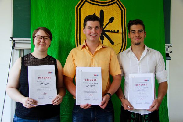 Brändle mit dem Erst- und dem Drittplatzierten. Tegtbauer