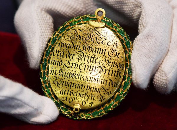 Das Goldmedaillon aus dem „Sophienschatz“. Jens Kalaene
