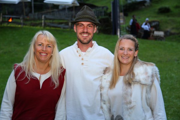 Die Hauptdarsteller der Montafoner Sagenfestspiele: Marion Netzer (Berggöttin Raitia), Thomas Netzer (Benedikt) und Marlene Gassner (Albeina). Montafon Tourismus GmbH (5)