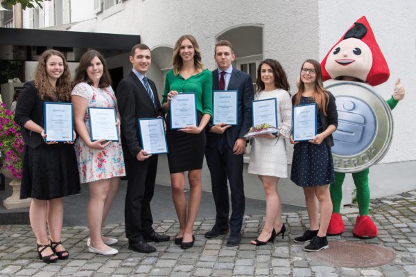 Die Lehrlinge haben in Feldkirch den erfolgreichen Abschluss ihrer Ausbildung gefeiert. Sparkasse der Stadt Feldkirch