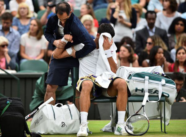 Die Schmerzen stoppten Djokovic bereits in Wimbledon. Apa