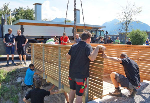 In Gemeinschaftsarbeit wurde die Brücke errichtet. WKV
