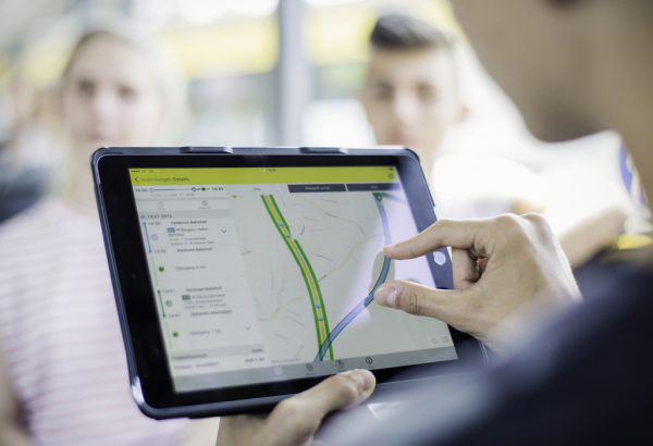 In über 100 Bussen soll es in den kommenden Monaten kostenfreies WLAN für die Passagiere geben. VVV
