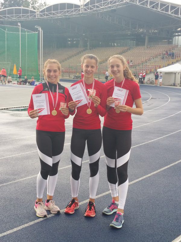 Jenny Paulic, Anna Mager und Lisa Posch (v. l.) mit Gold. Posch