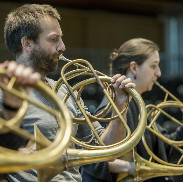 John Eliot Gardiner dirigierte die English Baroque Soloists (kleines Bild) und den Monteverdi Chor. Chris Christodoulou (1)/Sim Canetty-Clarke (1)/SALZBURGER FESTSPIELE/Silvia Lelli