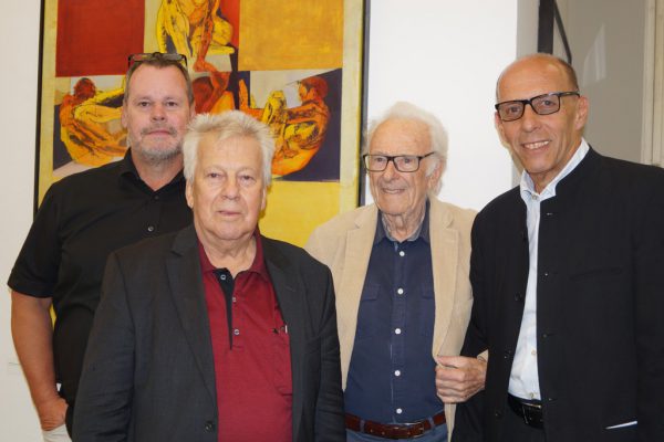 Kurator Thomas Schiretz, Erich Smodics, Bildhauer Herbert Albrecht und Stadtrat Michael Rauth (v.l.). Ritter (6)