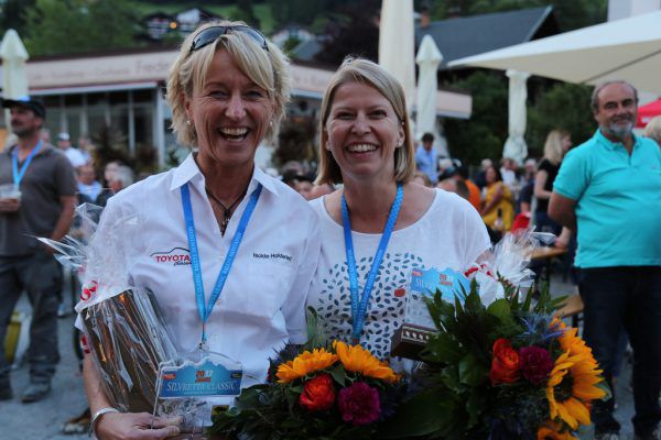 Ließen die Konkurrenz blass aussehen: die Siegerinnen Isolde Holderied und Melanie Gumbl.   Montafon Tourismus (6)