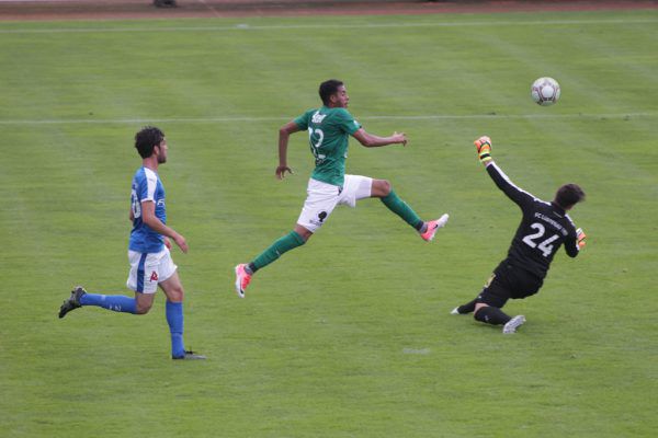 Lucas Barbosa erzielte in Halbzeit eins drei Treffer gegen FC-Torhüter Rene Schantl. Klaus Hartinger