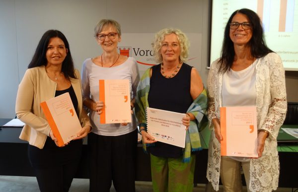 Manuela Auer, Susanne Feigl, Katharina Wiesflecker und Jutta Gunz (v.l.) präsentierten den Bericht. VLK/Wirth