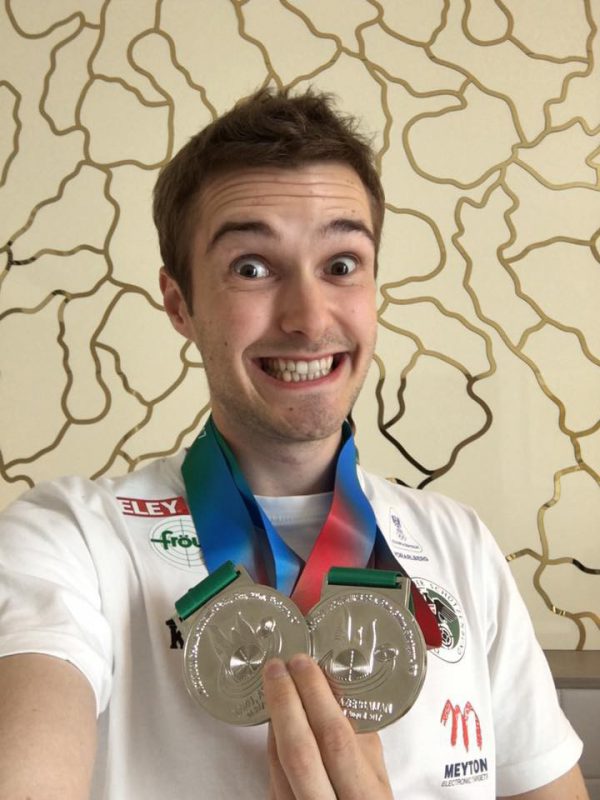 Mathis freut sich über das Doppel-Silber bei der EM. Facebook