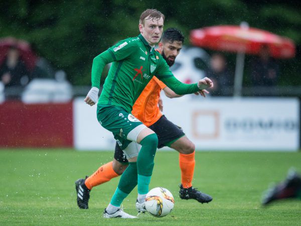 Nach dem Cupsieg gegen den FC Schwarzach will sich der VfB Hohenems (l.) auch den VFV-Supercup krallen. Doch auch der FC Langenegg mit Patrick Madloner (oben) hat das Derby im Visier. Frederick sams, Dietmar Stiplovsek