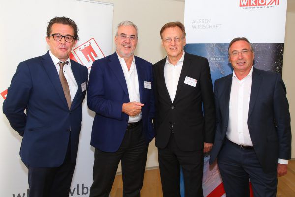 Oben (von links): Hans Peter Metzler, Christian Kesberg, Rudolf Thaler und Helmut Steurer.Links: Technologie aus Vorarlberg kommt in der New Yorker Subway zum Einsatz. Hofmeister, Reuters