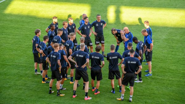 Trainer Schmidt muss sich auf 18 Spieler festlegen. GEPA/Lerch