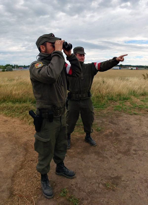 Unter anderem mit Fußstreifen wurde die Grenze bewacht. Patrik Spreng