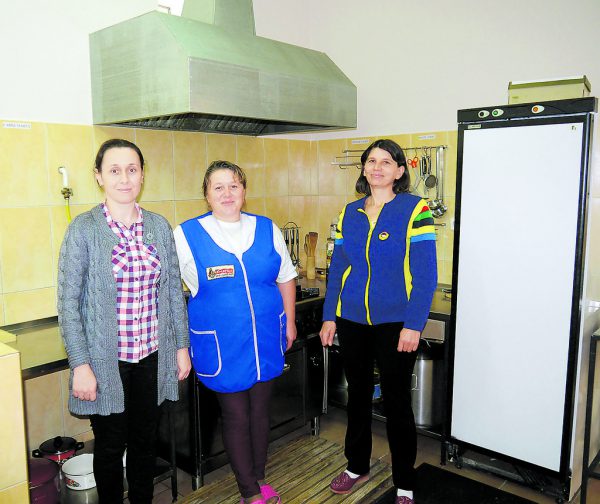 Anna, Leiterin des Hauses Casa Maria, mit ihren Helferinnen Elena und Anna (v.l.). Schlingensiepen
