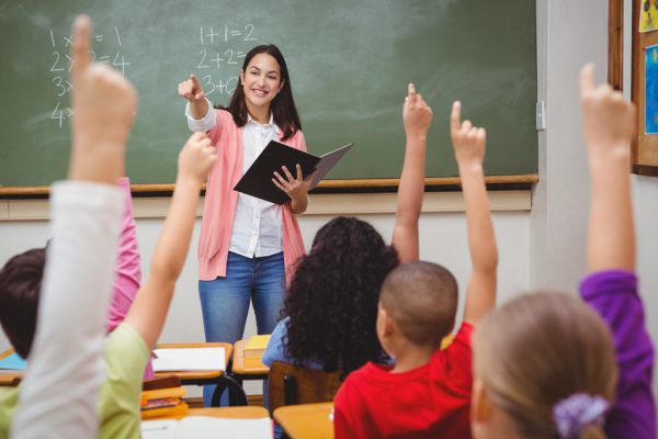 Bereits in der Volksschule sollen die Kinder gezielt auf Bildungsstandards-Tests vorbereitet werden. Shutterstock