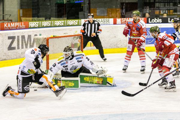 DEC-Goalie Ronan Quemener blieb gestern den Beweis seiner Ligatauglichkeit schuldig. ©HCB/Vanna Antonello