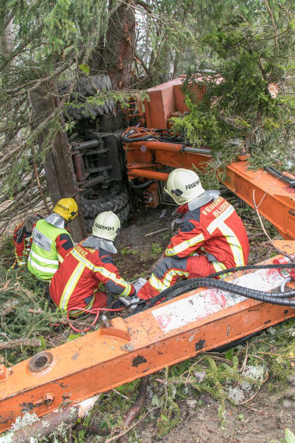 Die Feuerwehr an der Unfallstelle. Bernd Hofmeister