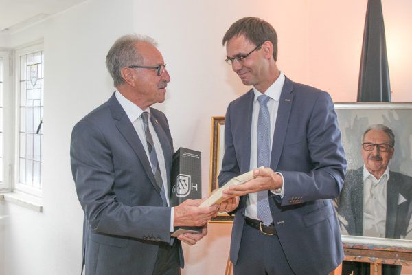 Erwin Mohr (l.) mit Landeshauptmann Markus Wallner.  VLK/Hofmeister (2), Klaus Hartinger