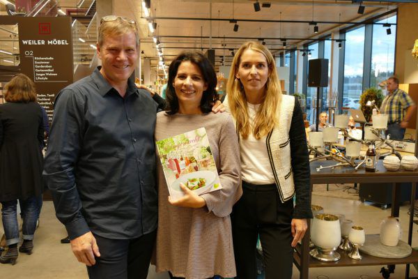 Großes Foto: Alex Bayer, Ulrike Hagen, Anika Winkler (v.l.). Ulrike Hagen signierte ihr neues Buch. Miriam Jaeneke (6)