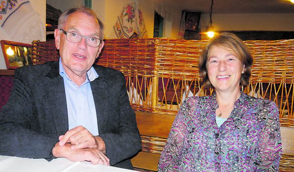 Irene Rohringer (im Bild mit Hans Kohler) berichtete über die Concordia Sozialprojekte in Moldawien.  Sonja Schlingensiepen