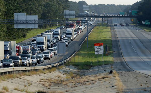 Lange Autokolonnen bewegen sich in Richtung Norden.  AFP